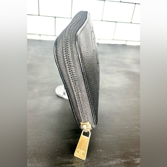 Authentic Vintage Chanel Caviar Leather Big CC Zip Monogram Wallet - Picture 2 of 8